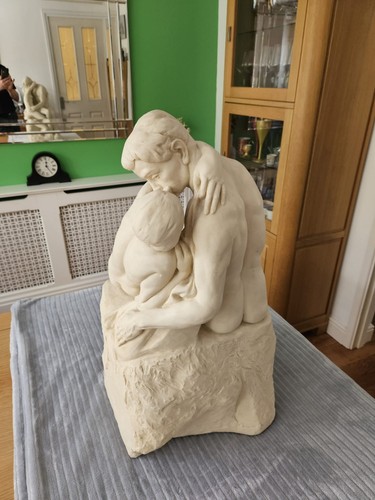 The kiss sculpture nude - kiss",