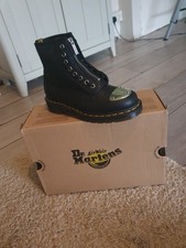 dr martens boots size 4 core applique