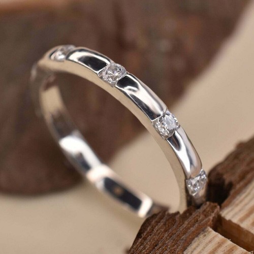 Round cut diamond - round, eternity