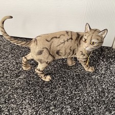 The Leonardo Collection Vintage Fine Porcelain Cat Figurine.