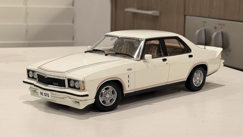 Holden gts monaro - 1:18,