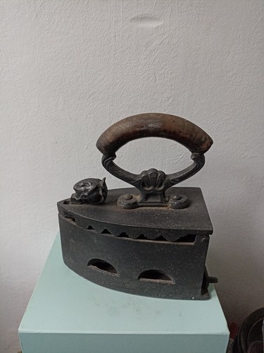 Vintage cast iron sad - vintage,