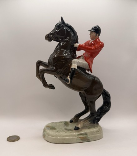 Beswick huntsman rearing - huntsman,