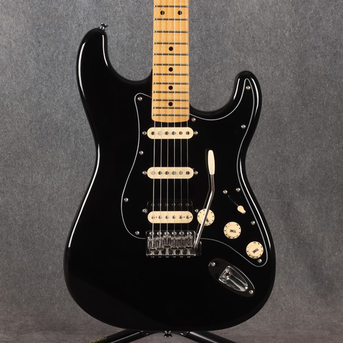 Vintage reissued black - reissued, v6