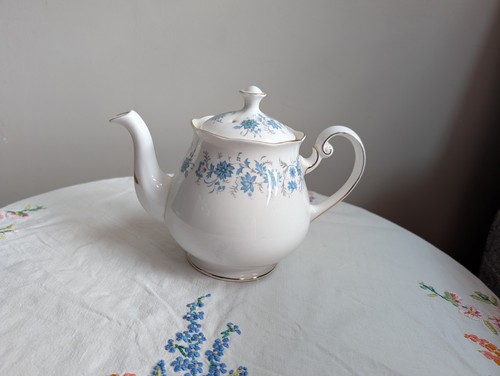Colclough braganza teapot - teapot,