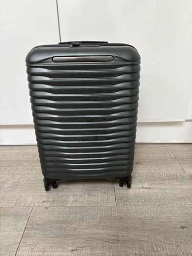 Cabin size hard samsonite - size,