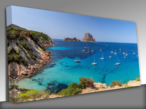Cala hort and mountain - mountain, es
