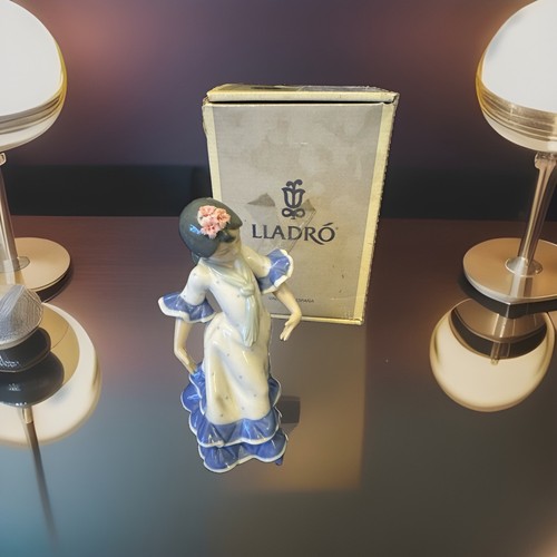 Lladro 1983 porcelain figurine - lladro,