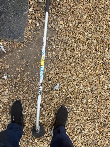 Makita curved shaft strimmer - shaft,