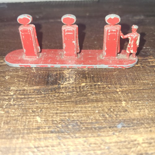 Matchbox petrol pumps - pumps, (x)