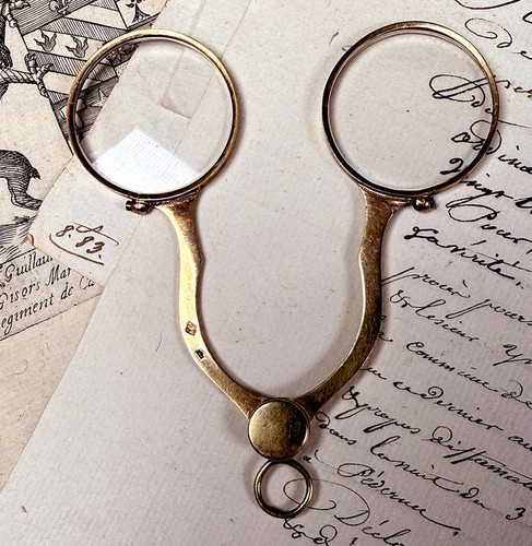 Antique hinged pinch lorgnette - hinged,