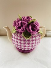 Sinclair Houndstooth Floral Tea Cosy in Pure Wool - Sz Medium fits 6-cup teapots