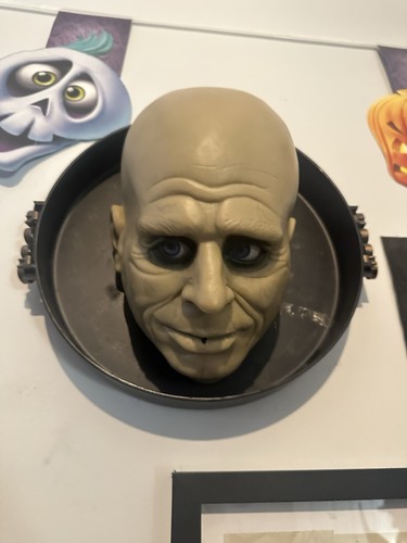 Halloween animated butler - butler, head