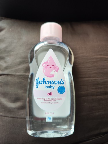 Johnsons baby oil - johnsons,