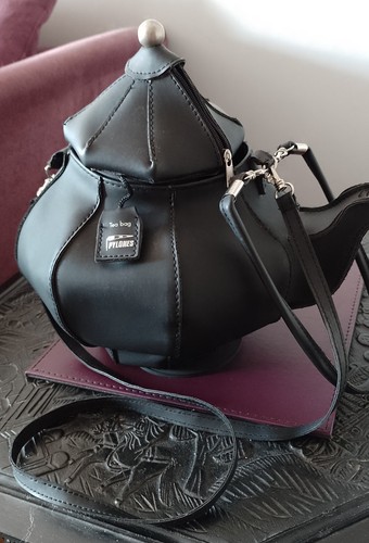 Rare pylones black teapot - ,