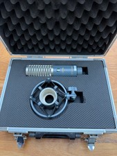 SE Electronics R1 Ribbon Microphone Figure of 8 Microphone With Case