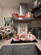 2x Homesense Pink Swans