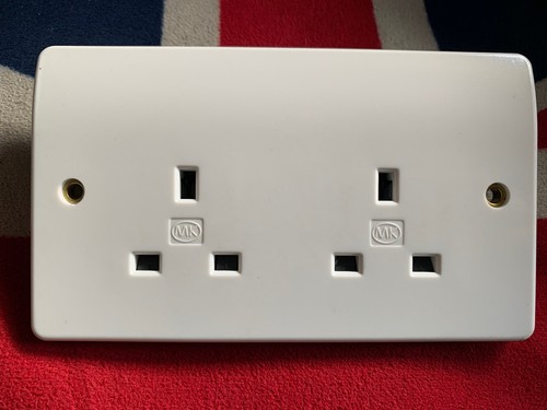 Double socket unswitched - double,