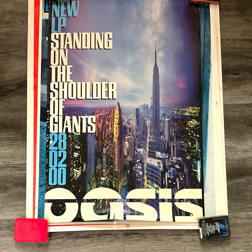 Oasis standing the - the, shoulder
