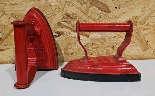 Vintage cast iron sad - cast, 'sad
