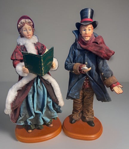 Pair christmas carollers in - pair, of