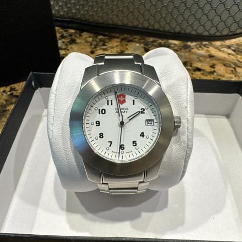 Victorinox swiss army peak - victorinox,