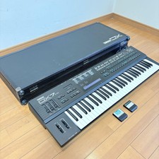 Yamaha DX7 II-D Synthesizer Keyboard with Hard Case & 2 ROM Cartridges
