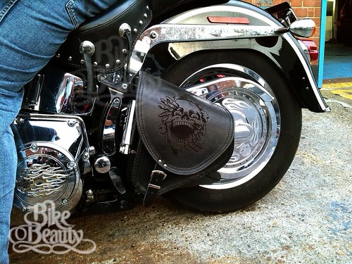 Top leather swingarm skull - top,