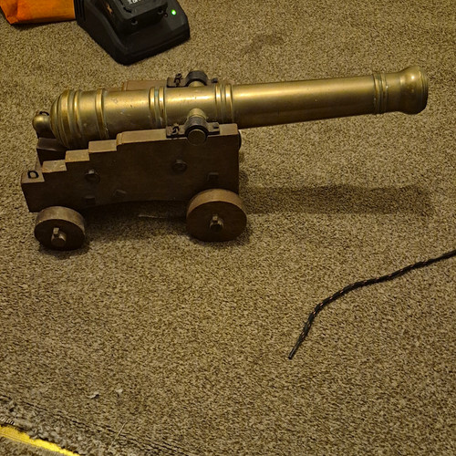 Brass model cannon canon - canon, on