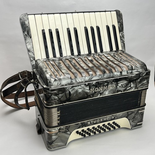Hohner student - v,
