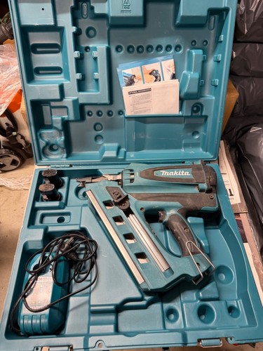 Makita gn900se gas nail - gn900se,