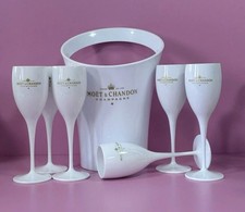 White Moet & Chandon Champagne Ice Bucket &  10 X Moët Flutes