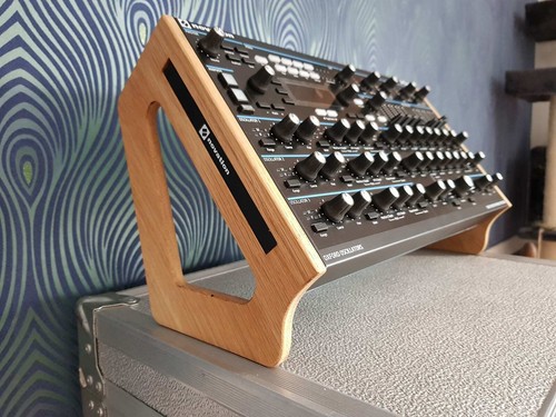 Novation peak solid oak - peak,