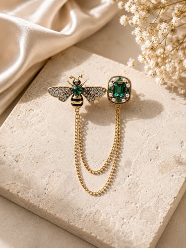 Vintage inspired bee emerald - bee,