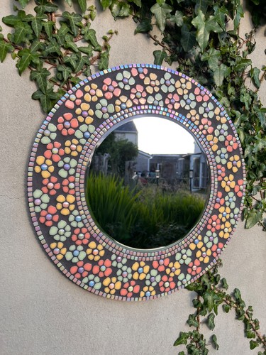 Round mosaic wall mirror - round,