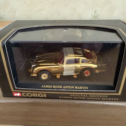 Gold corgi aston martin db5 - gold,