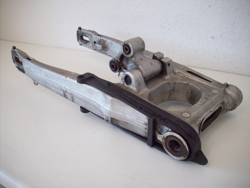 Swingarm with chain