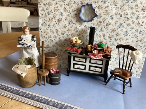 Dolls house scale - house, 1.12
