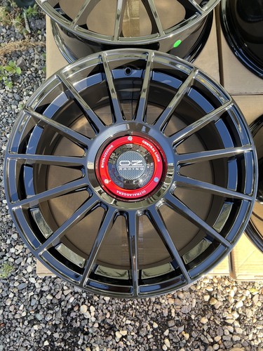 2 style alloy wheels - 18",