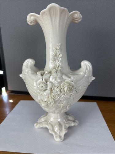 Belleek ireland raised - ireland, flower