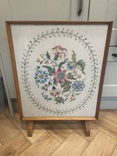 🌸 Vintage Hand-Embroidered