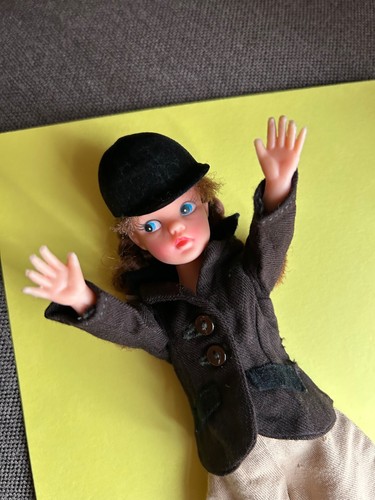 Vintage 1960s sindy - 💛,