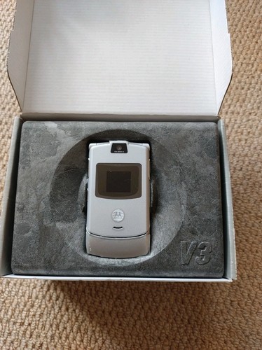 Motorola razr brand new - v3,