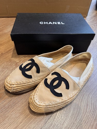 Chanel logo beige black - chanel,
