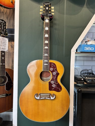 Epiphone inspired gibson - by,