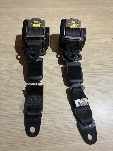 Land rover defender seat belts - rover,