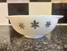 Vintage Pyrex Sauce Dish
