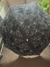 Umbrella Black In Flavers embroidered Great I Rekomend It