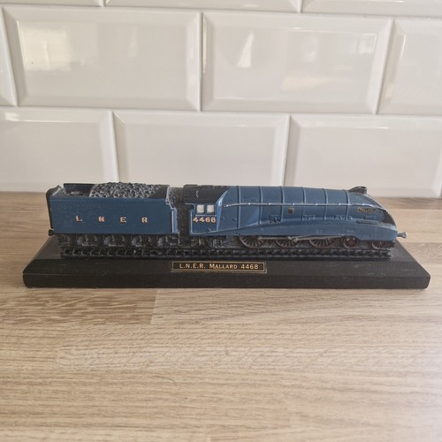 Lner mallard 4468 train model - mallard,