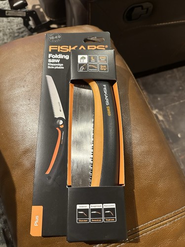 Fiskars folding pruning saw